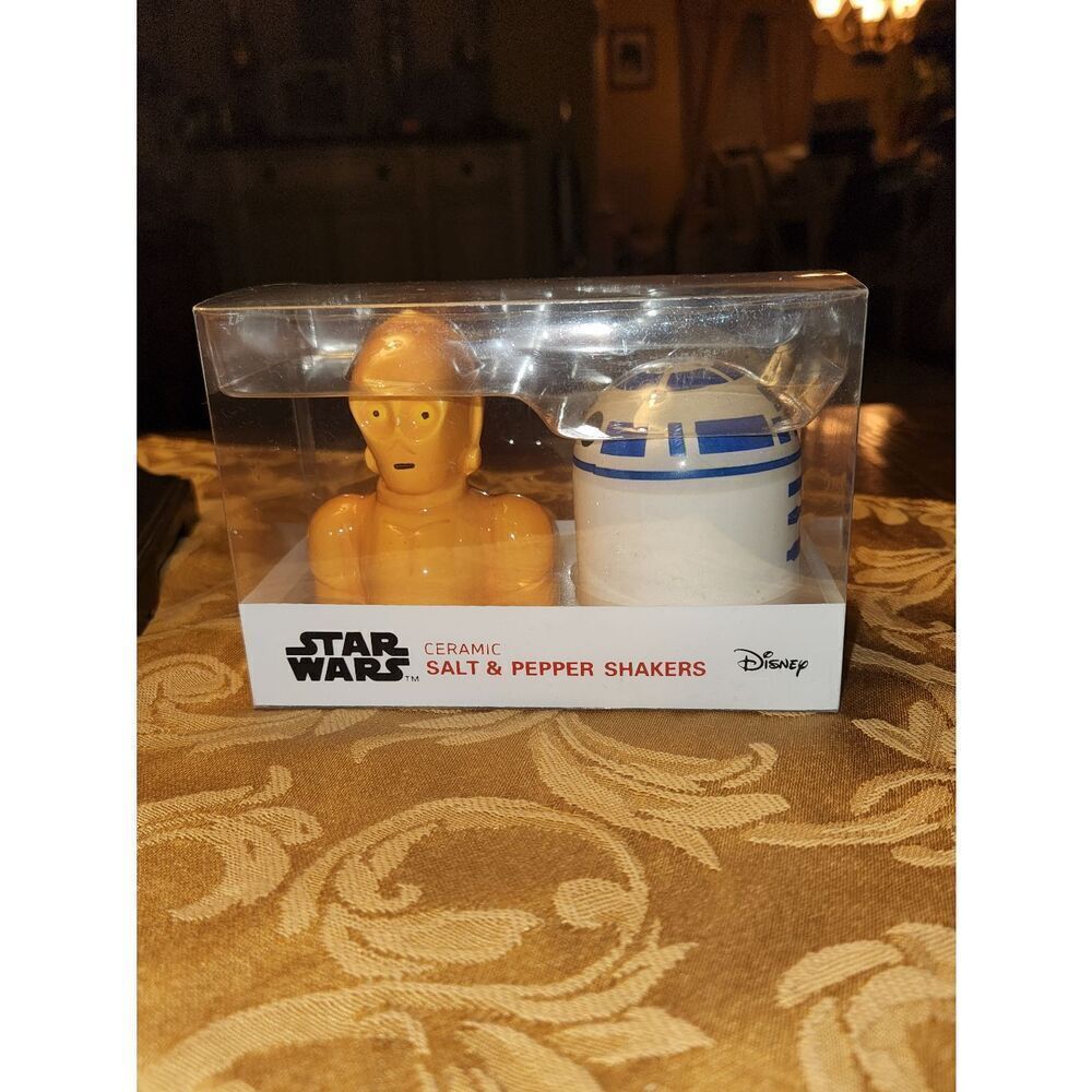 New DIsney Star Wars salt and pepper Shakers